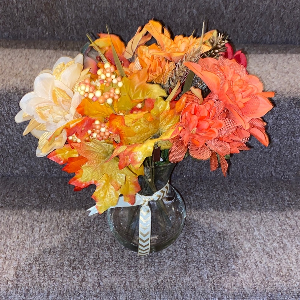 🍃 💐 🍁 NWOT Artificial Festive Fall Flower Arrangement